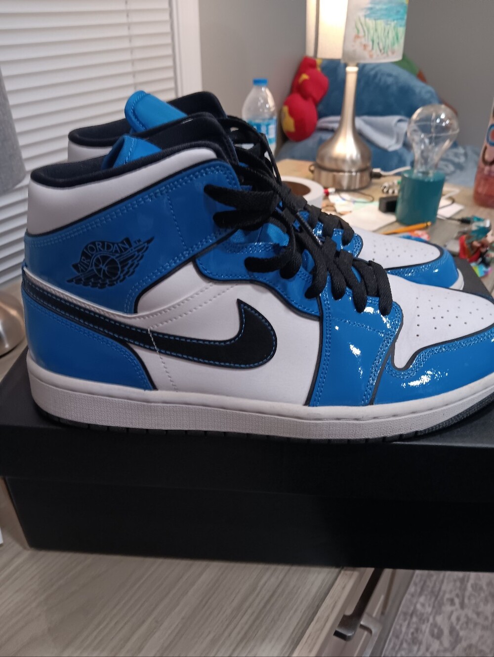 Jordan 1 SE Signal Blue